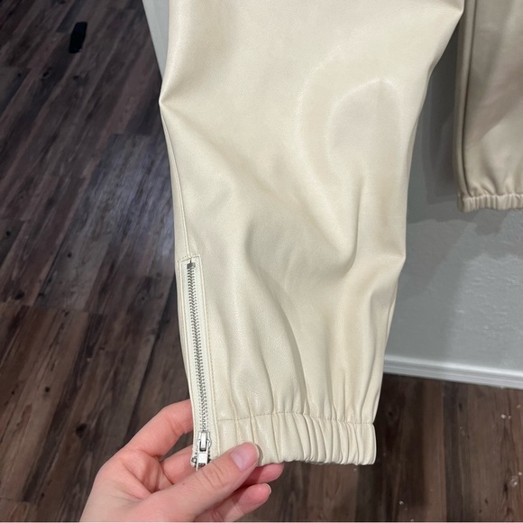 Avec Les Filles Pants Women's Large Ivory Faux Leather Ankle zip Joggers - Picture 6 of 8